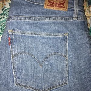 Levi’s 721 High Rise Skinny Jeans (31/30)